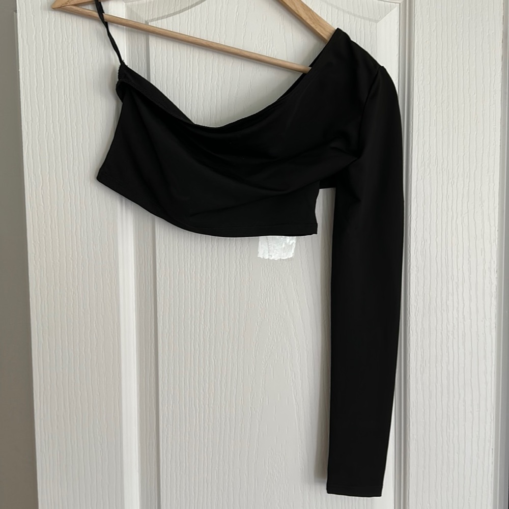 Off shoulder crop top black
